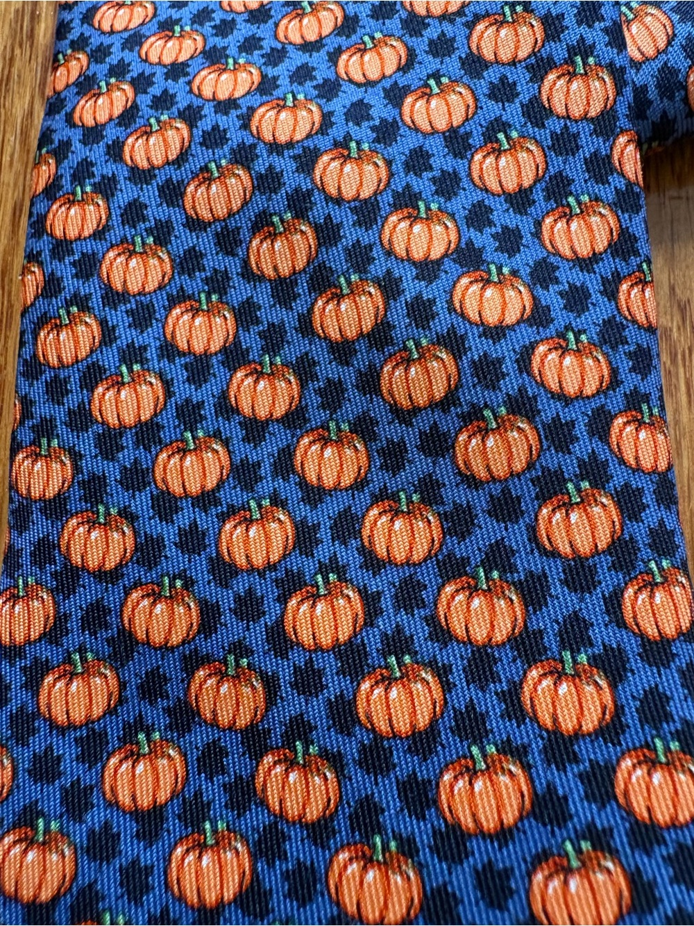 Vineyard Vines Men’s Tie Blue Orange Pumpkin Print Silk Made in USA Fall Autumn